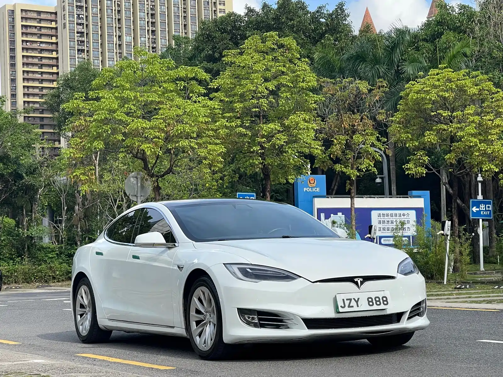 Фото 3 - Tesla Model S