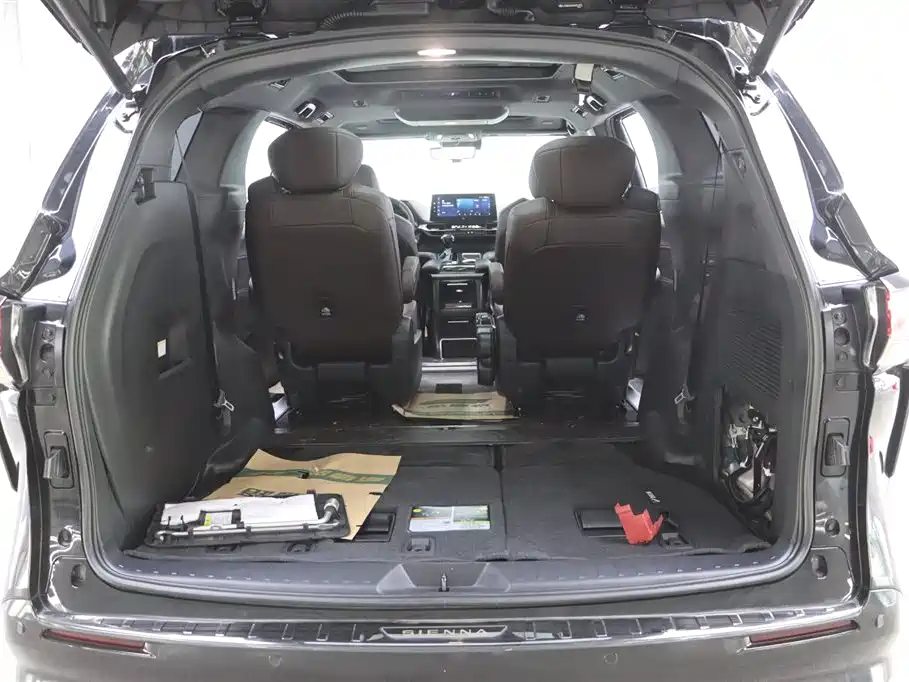 Toyota Sienna 2021 2.5L Hybrid Platinum Edition фото 30