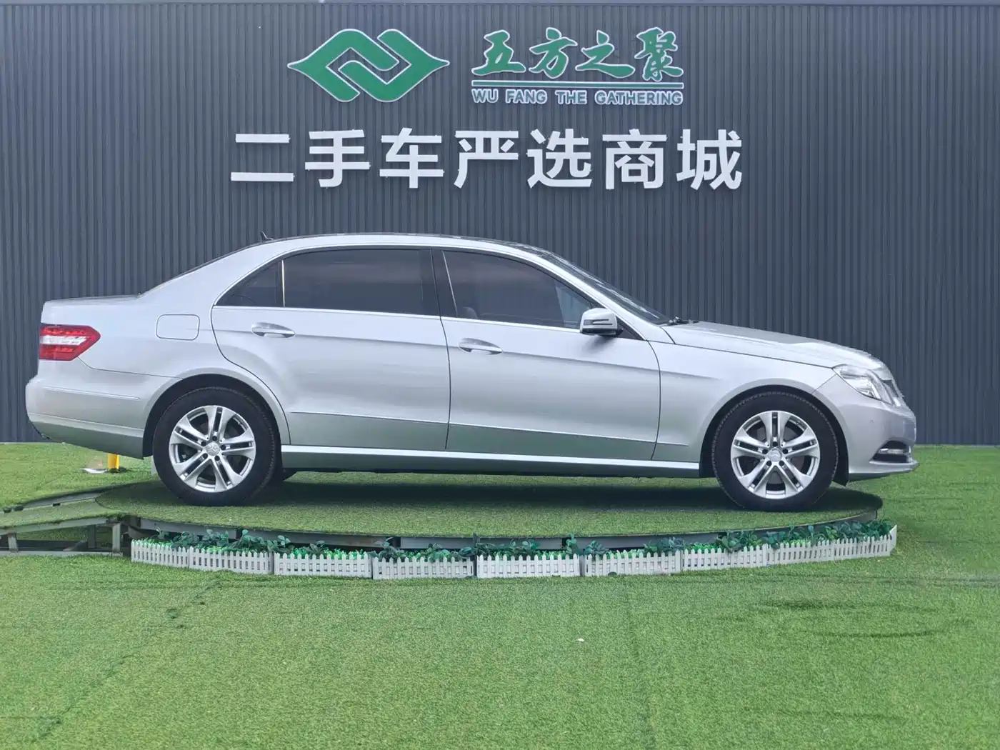 Mercedes-Benz E-Class 2012 E 300 L Fashion фото 4