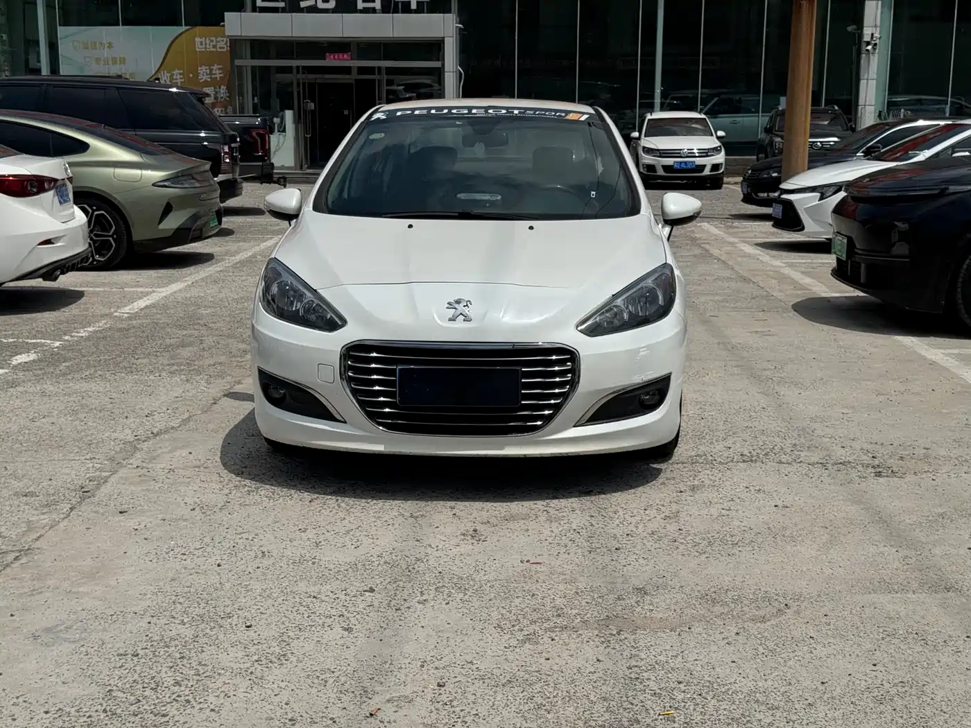 Peugeot 308 2014 Model Joy Edition Classic 1.6L Automatic Superior Style фото 2