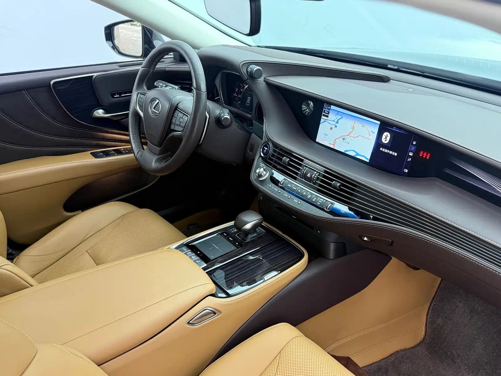 Фото 15 - Lexus LS