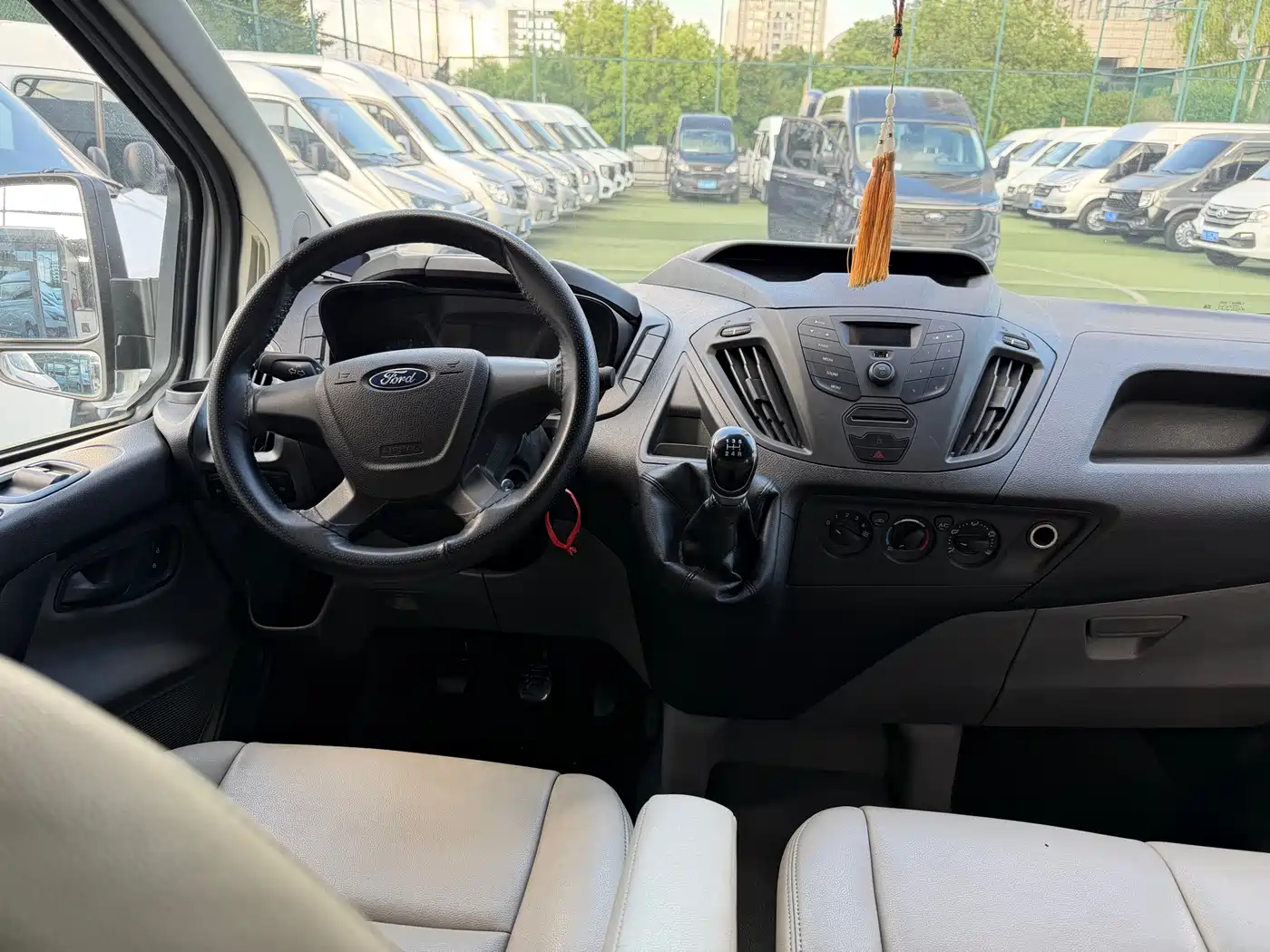 Ford Transit 2017 2017 2.0T Diesel Multi-purpose Commercial Vehicle Medium Wheelbase Medium Roof China V