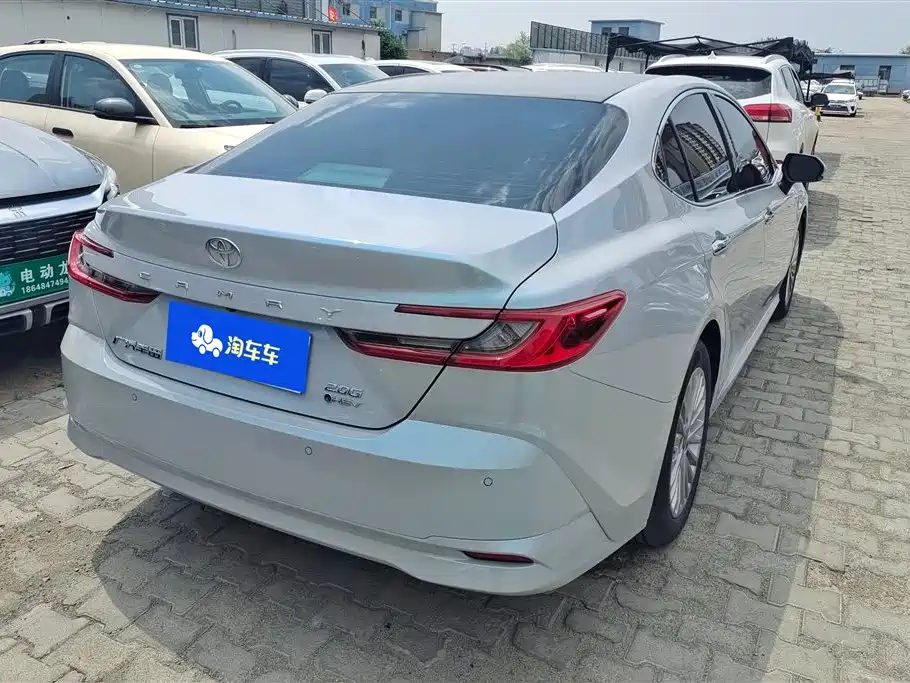 Toyota Camry 2024 Hybrid 2.0HG Premium Edition фото 3