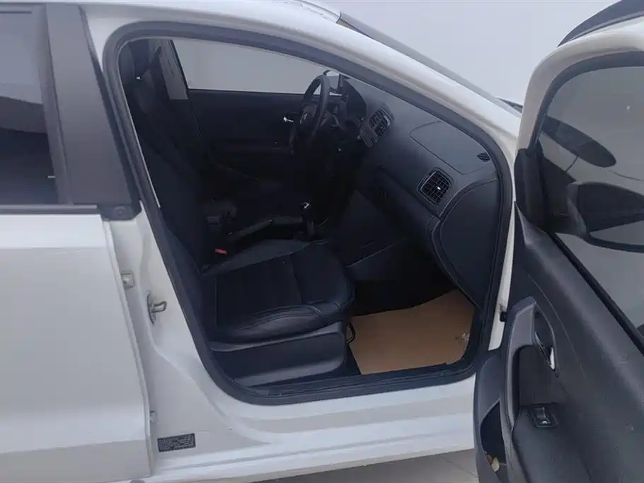 Volkswagen Polo 2018 1.5L Manual Safe Drive фото 8