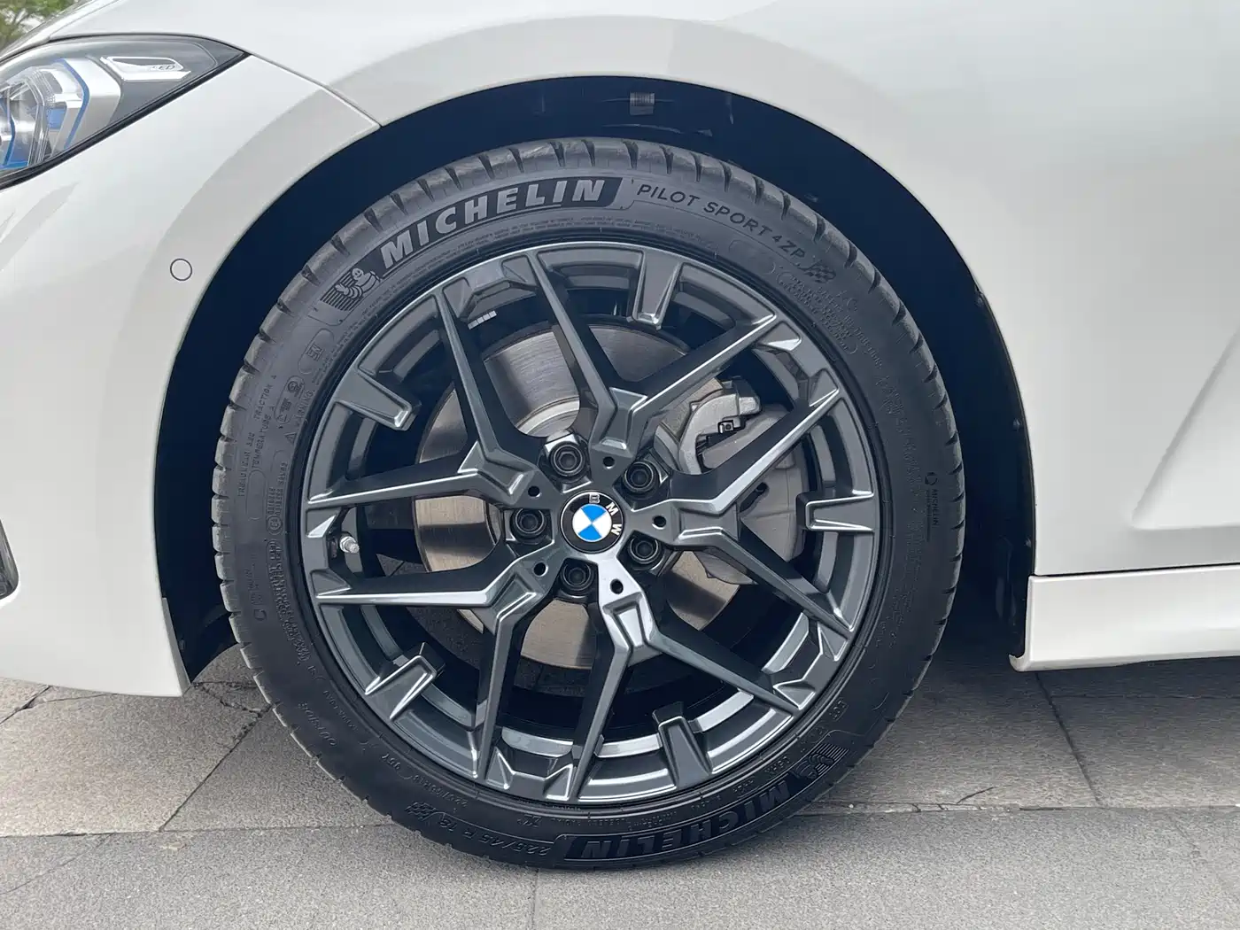 BMW 3 Series 2025 330Li Premium M Sport Night Edition фото 10