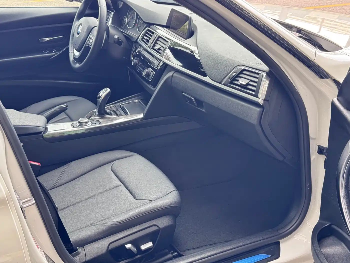 BMW 3 Series 2017 320Li M Sport фото 15