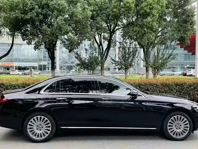 Mercedes-Benz E-Class 2023 E 300 L Fashion — фото 4