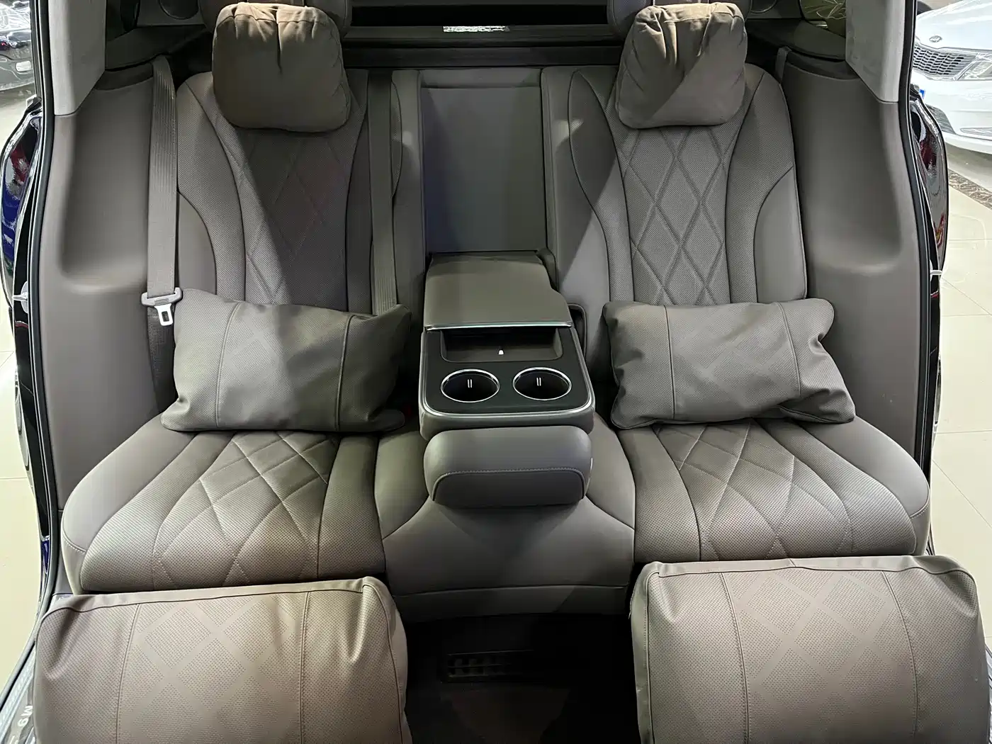 AITO Wenjie AITO M9 2024 Model Extended Range Ultra Edition 52kWh 5-Seater фото 7