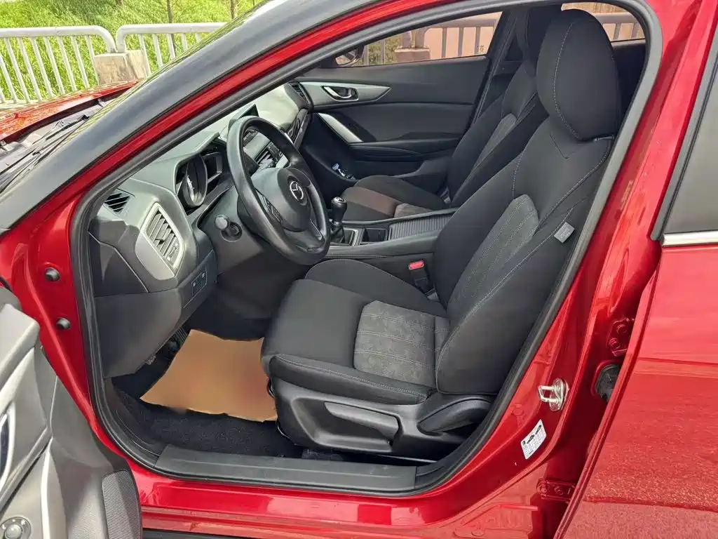 Photo 8 - Mazda CX-4