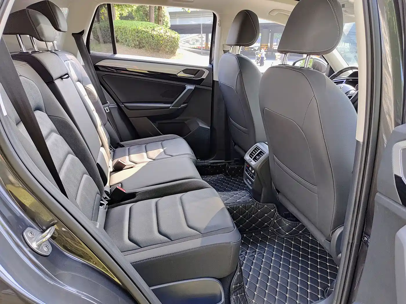 Volkswagen Tayron 2021 330TSI 2WD 3rd Anniversary Limited Edition фото 10