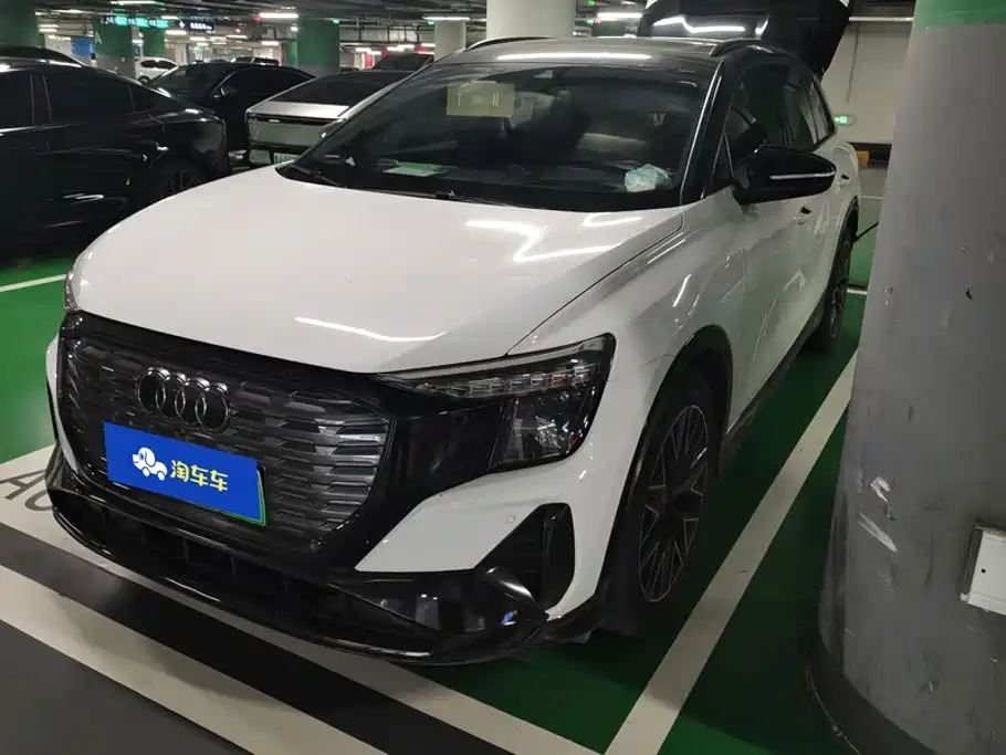 Photo 1 - Audi Q5 e-tron
