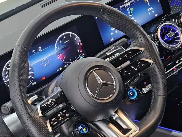 Mercedes-Benz GLB AMG 2024 AMG GLB 35 4MATIC — фото 5