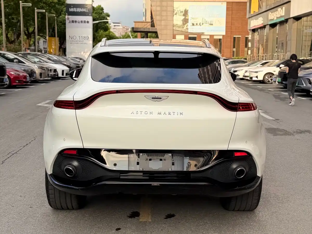 Aston Martin DBX 2025 2024 4.0T V8