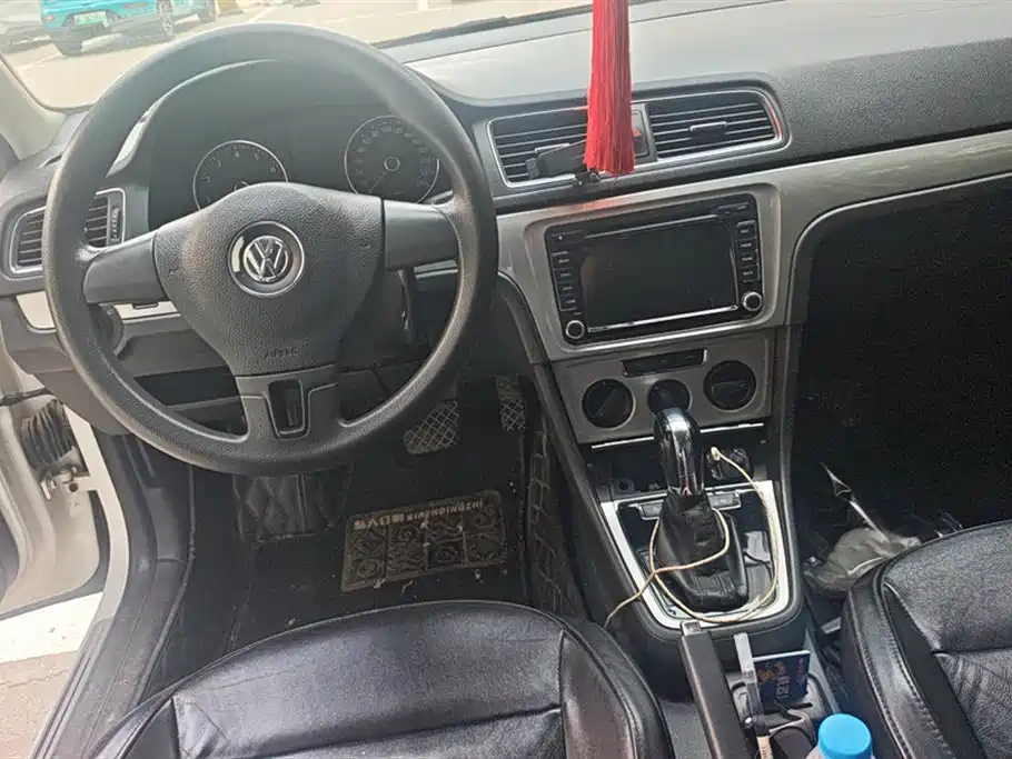 Volkswagen Lavida 2013 1.6L Automatic Comfort Edition фото 12