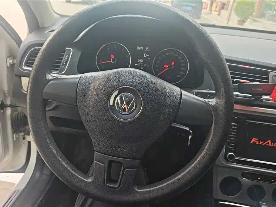 Volkswagen Lavida 2013 1.6L Automatic Comfort Edition фото 15