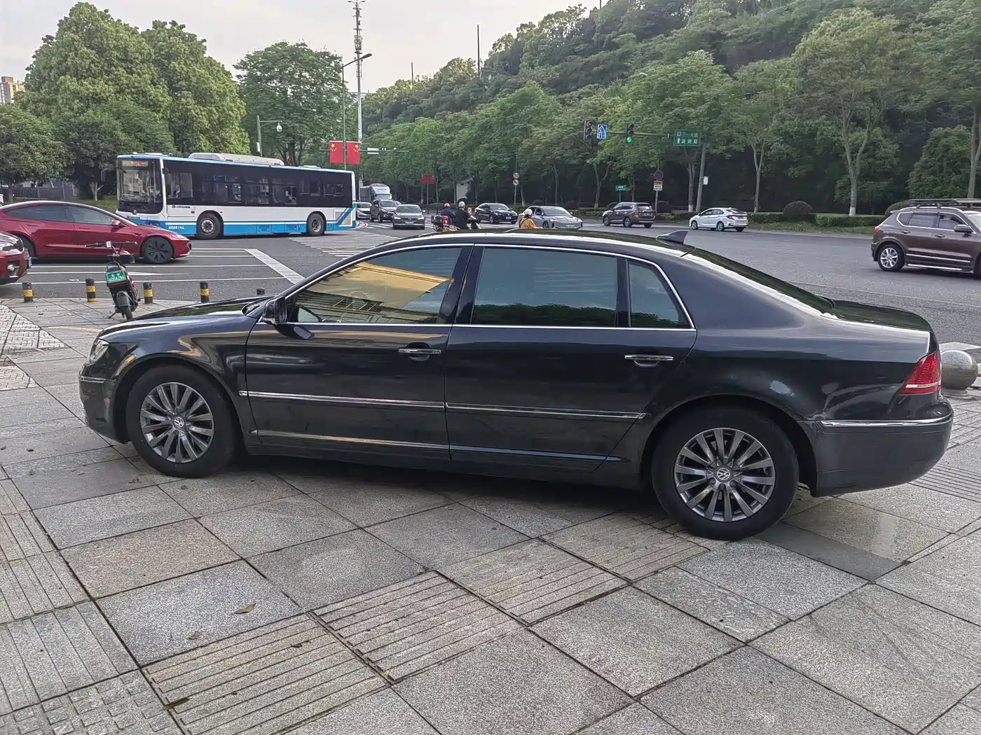 Volkswagen Phaeton 2011 3.6L V6 5-seat Extended Business Edition фото 9
