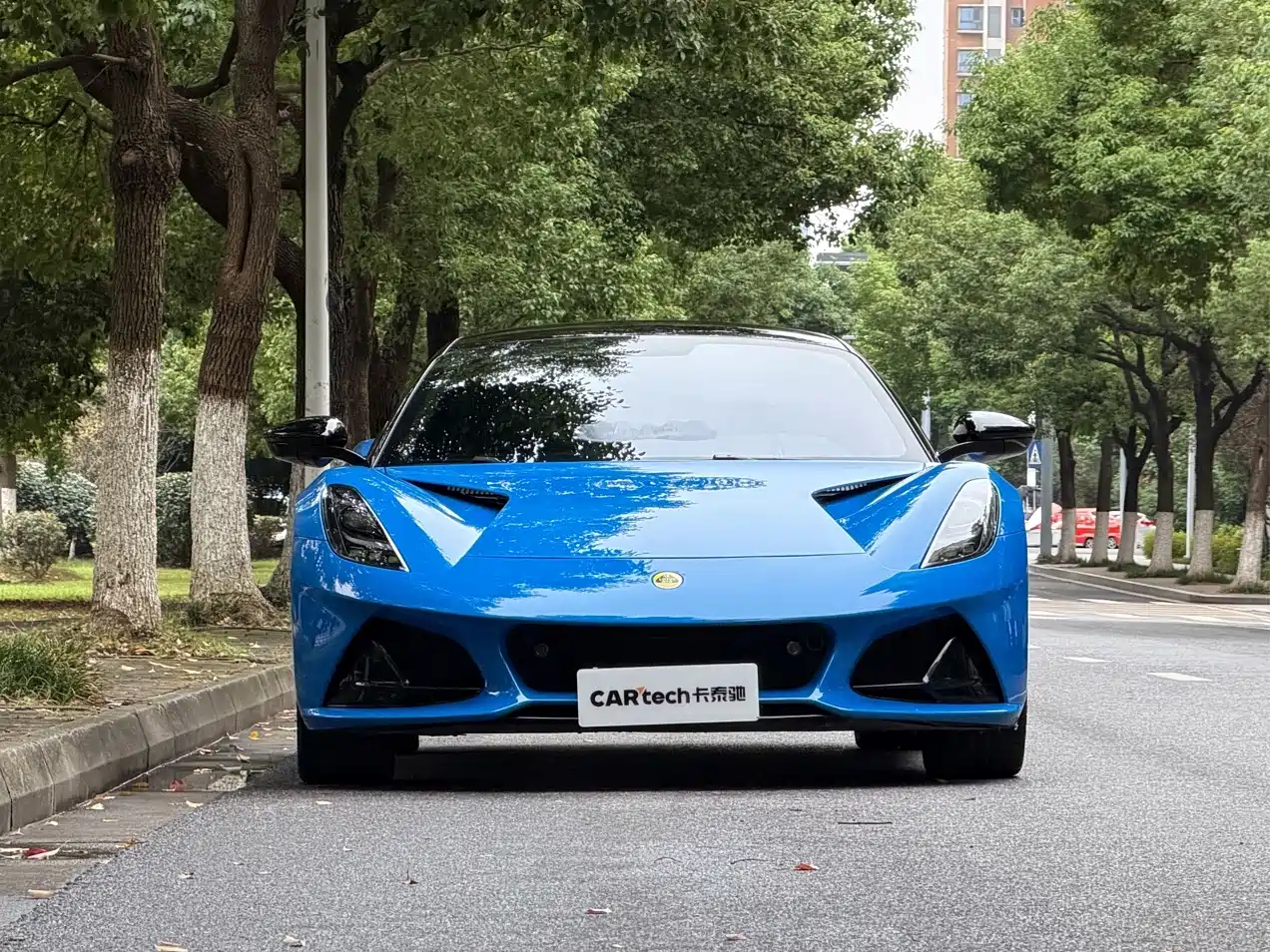 صورة 2 - Lotus EMIRA