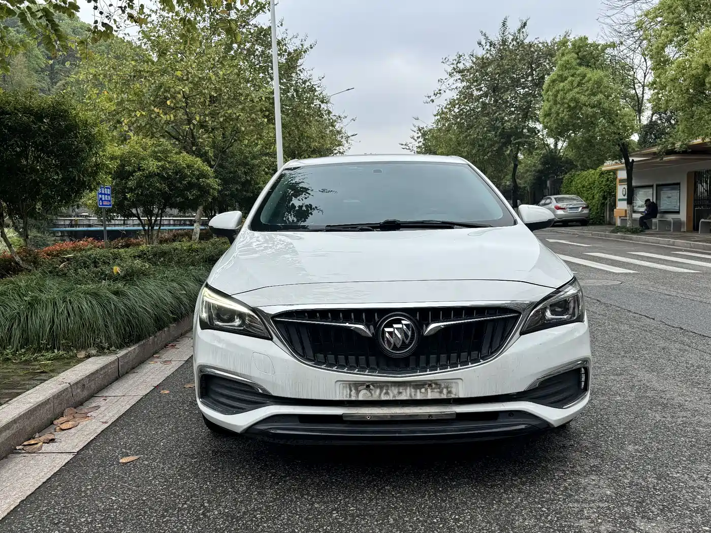 Buick Verano 2018 Sedan 20T Dual Clutch Leading