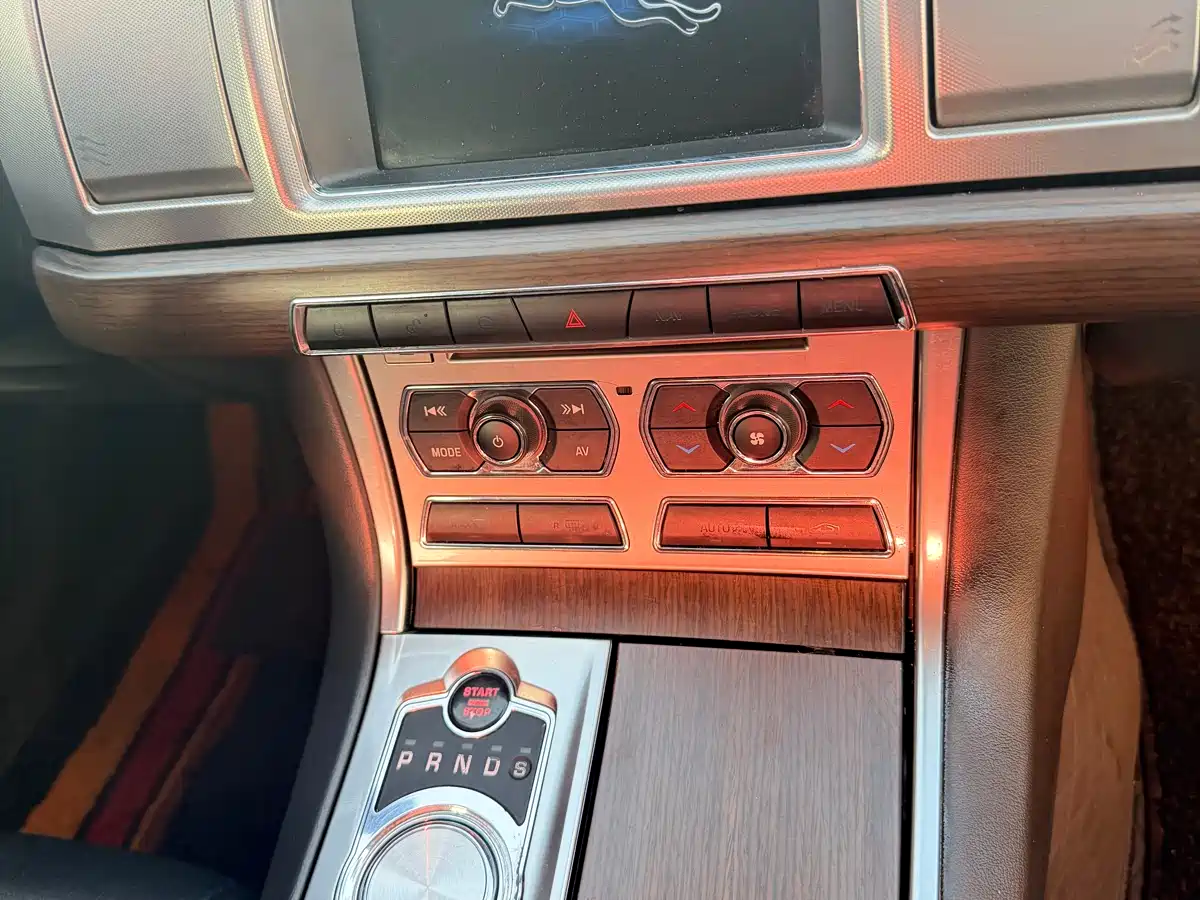 Jaguar XF 2014 2015 XF 2.0T Style Edition