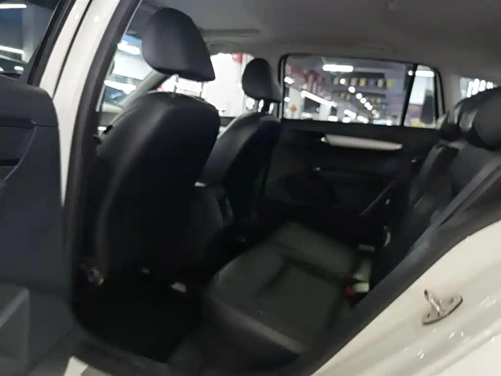 Volkswagen Lavida Tour 2013 1.6L Automatic Comfort фото 17