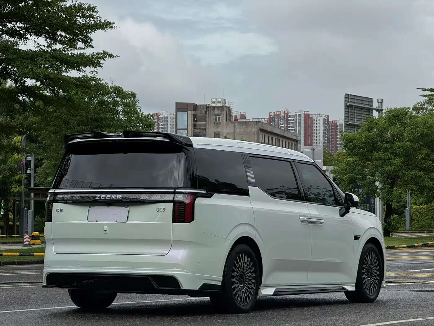 ZEEKR 009 2026 2024 6-seat Executive AWD 108kWh
