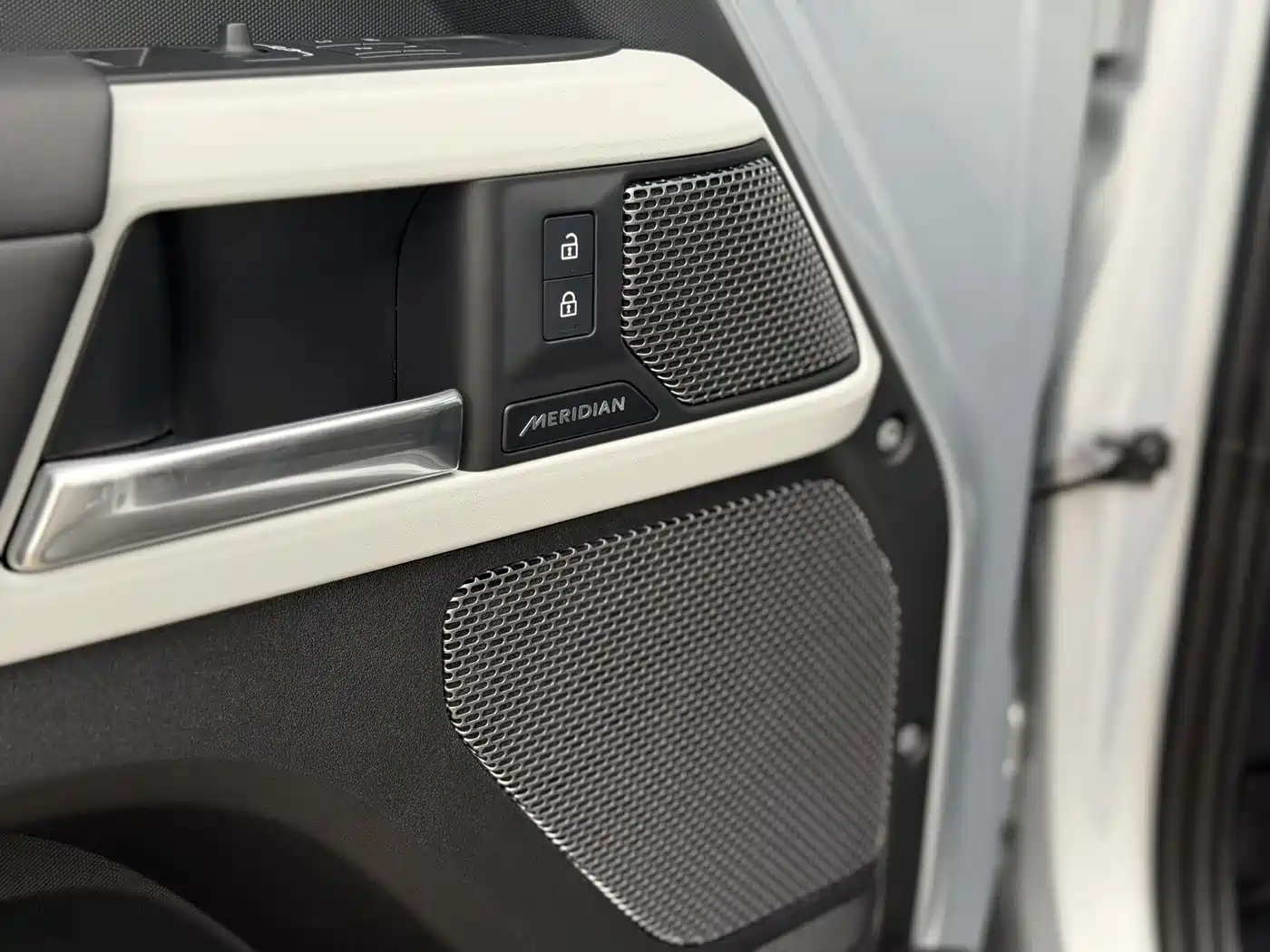 Land Rover Defender 2023 Facelift 110 3.0T P400 X-DYNAMIC HSE фото 19