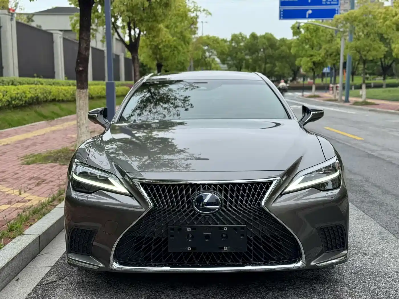 Lexus LS 2021 500h Luxury Edition фото 2