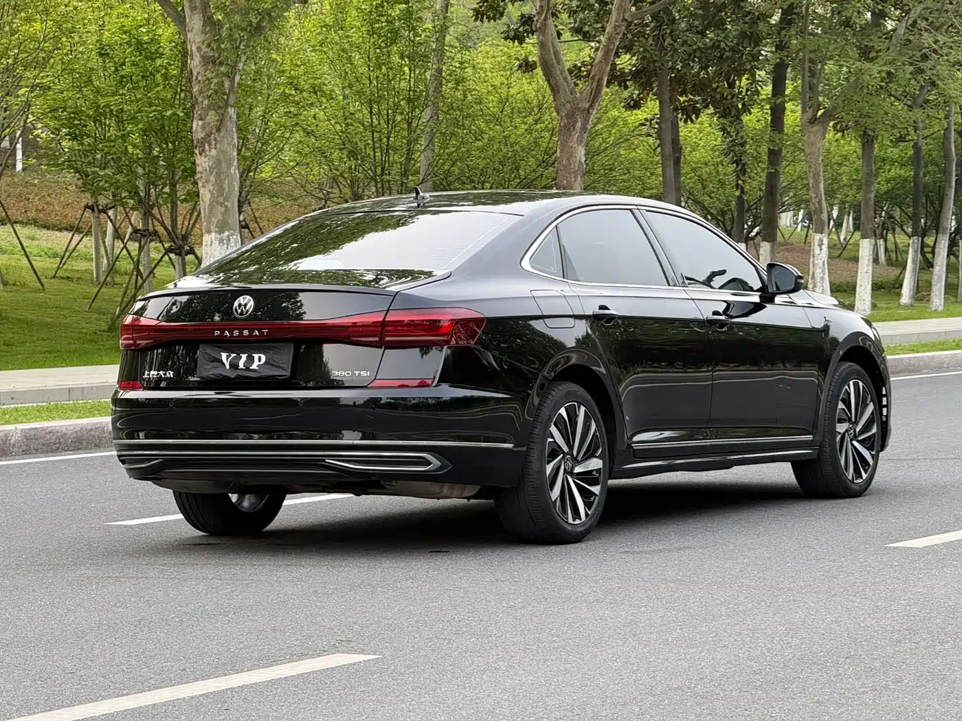 Volkswagen Passat 2025 Outstanding 380TSI Starlight Dragon Soaring Edition фото 9