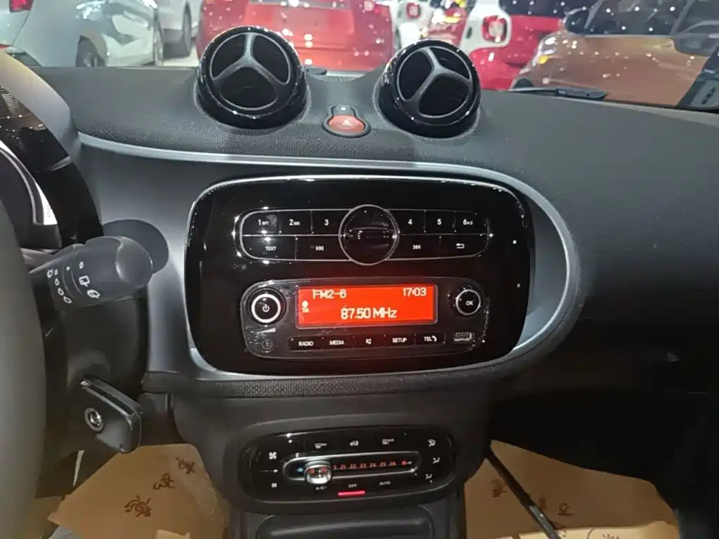 smart fortwo 2019 2019 0.9T 66kW Hardtop Wind Edition China VI