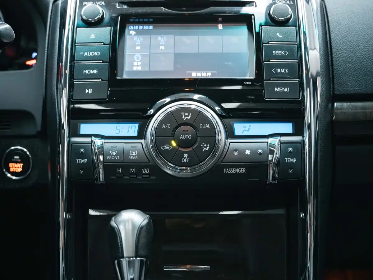 Toyota Reiz 2013 2.5V Elite Edition фото 23