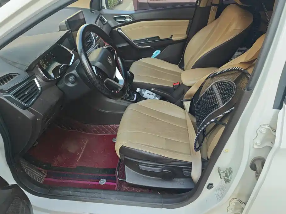 Baojun 310W 2018 2017 1.5L Manual Fashion China VI