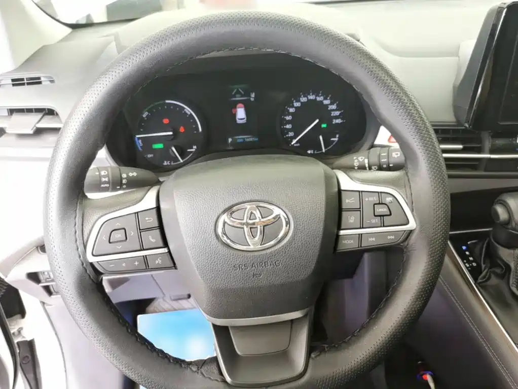 Фото 11 - Toyota Granvia