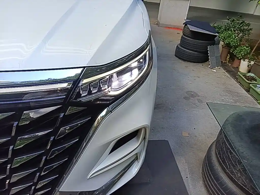 Photo 24 - Roewe iMAX8 EV