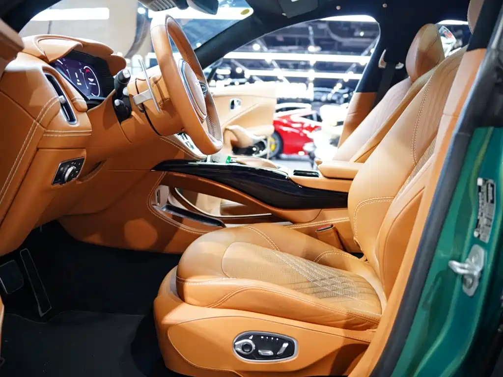 Photo 25 - Aston Martin DBX