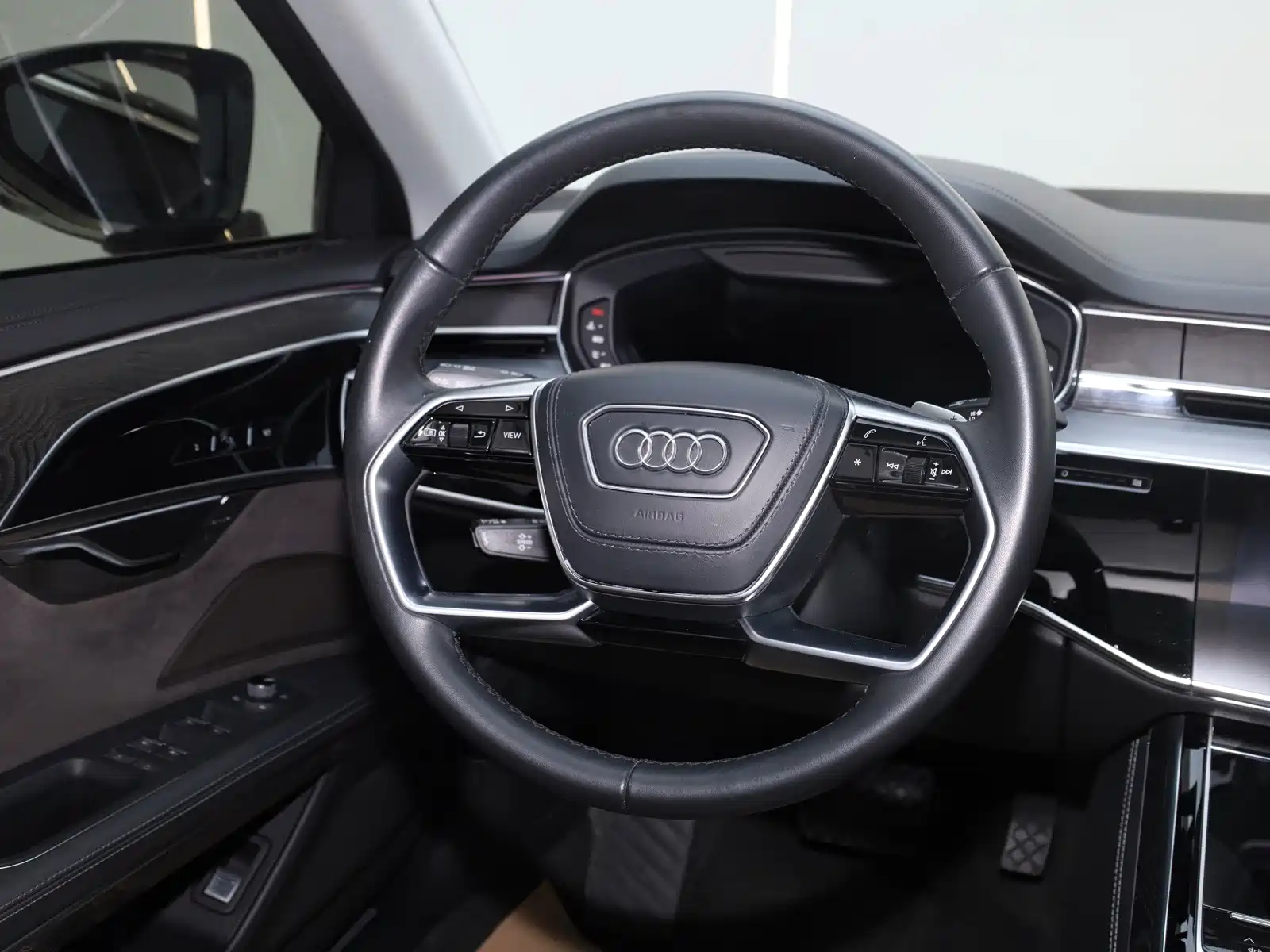 Photo 27 - Audi A8
