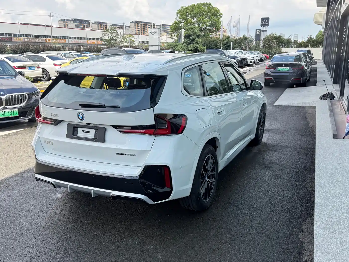 BMW iX1 2025 2025 eDrive25L M Sport Package