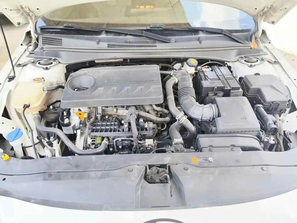 Фото 3 - Hyundai Elantra
