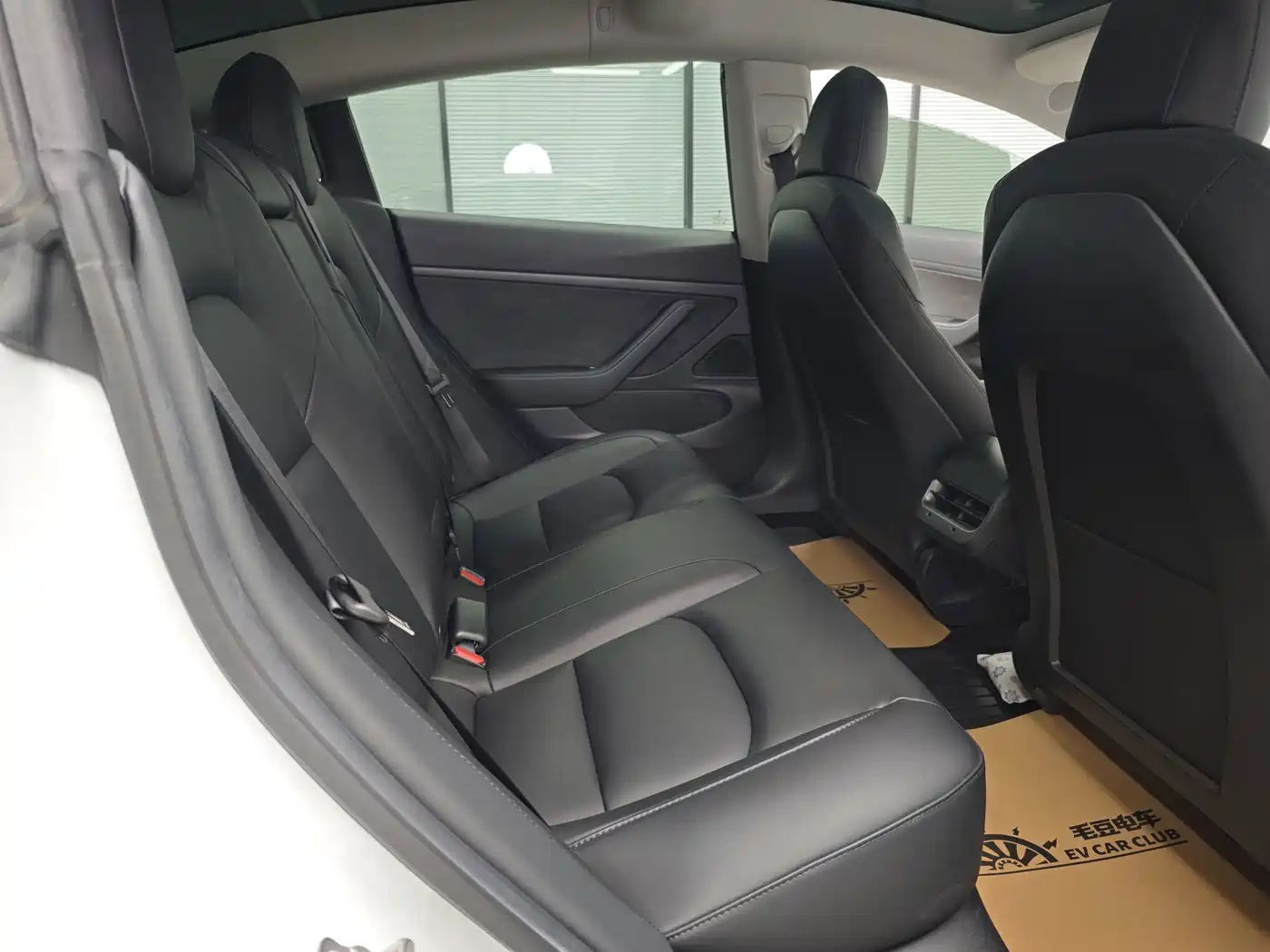 Фото 49 - Tesla Model 3