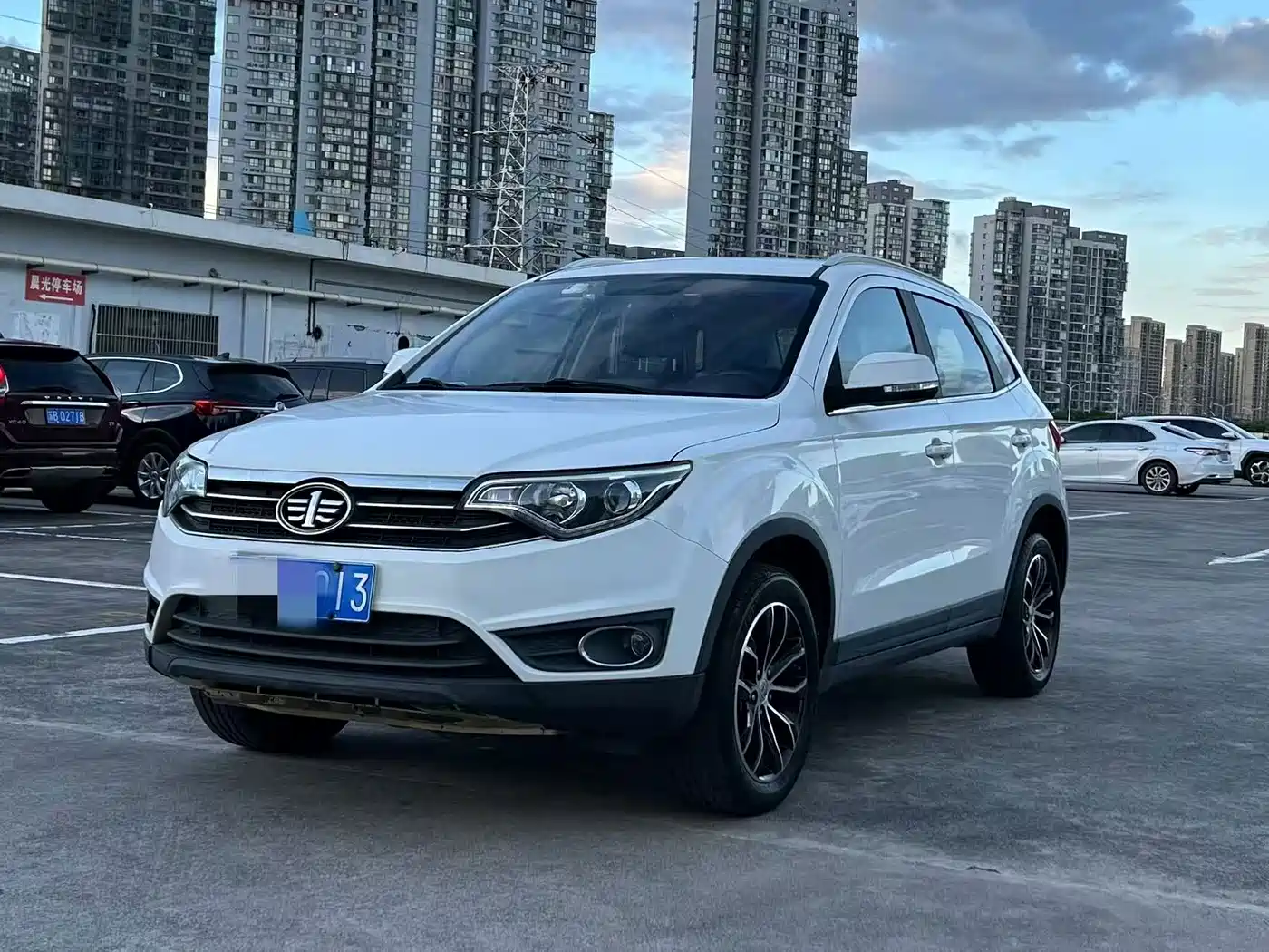 FAW Senya R7 2016 2016 1.6L Manual Luxury