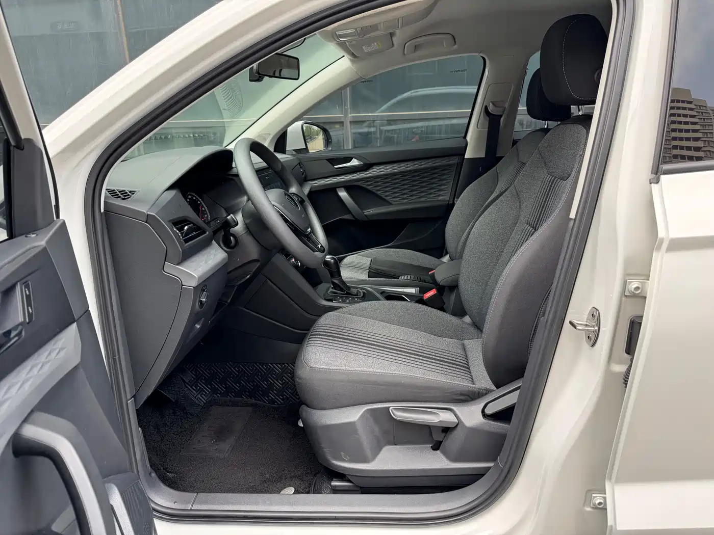 Volkswagen Tharu 2022 280TSI 2WD Trend фото 6