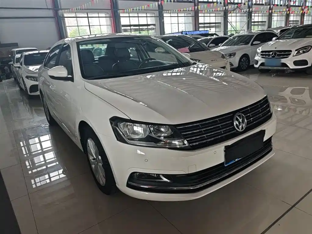 Volkswagen Lavida 2015 1.6L Automatic Comfort Edition фото 4