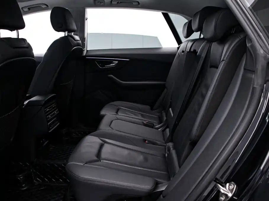 Photo 15 - Audi Q8