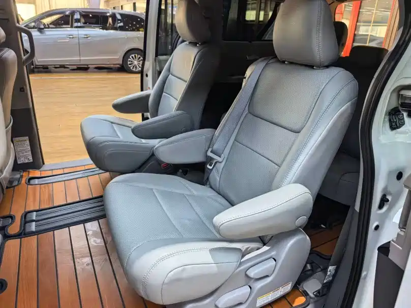 صورة 5 - Toyota Sienna
