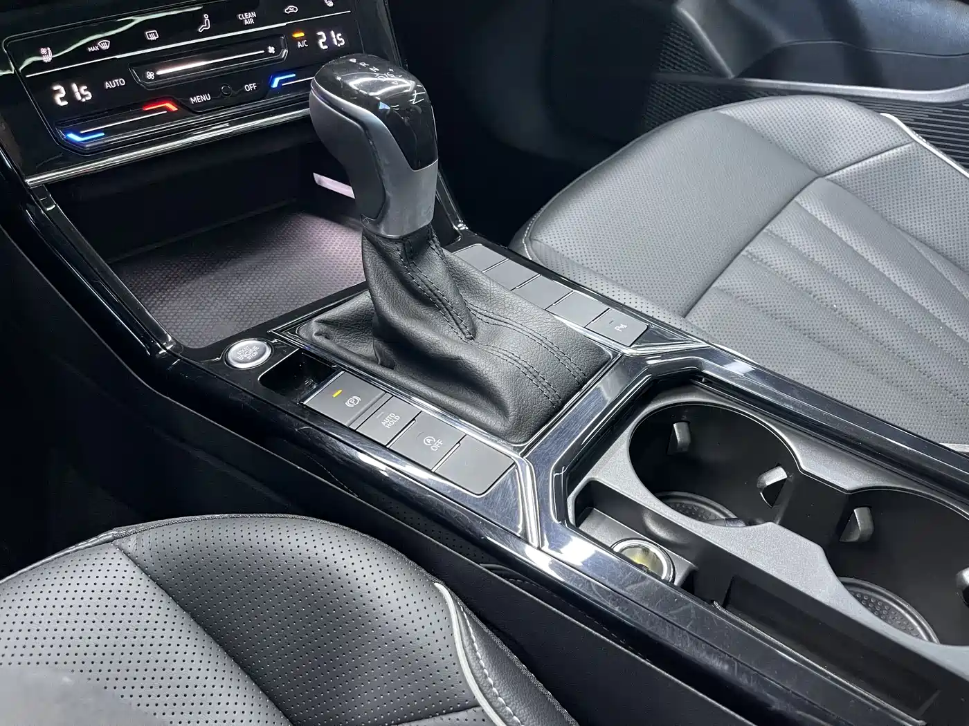 Volkswagen Passat 2024 380TSI Dragon Soaring Edition фото 8