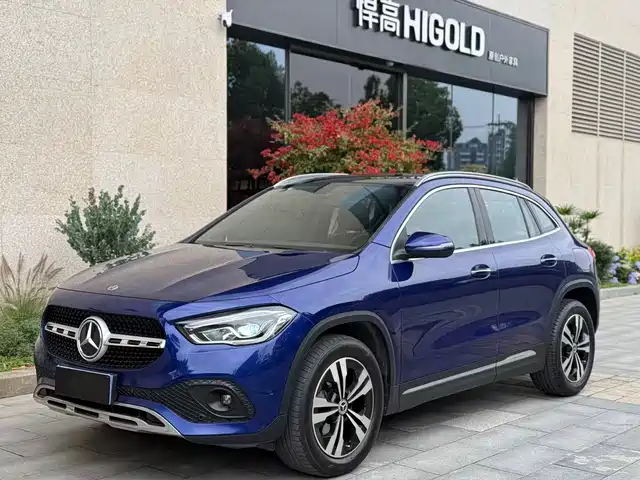 MERCEDES-BENZ GLA