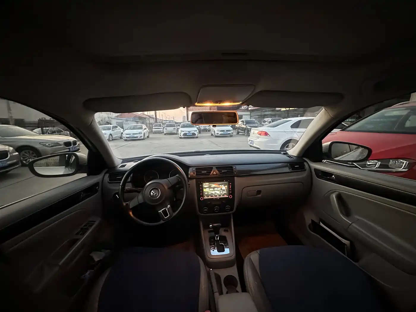 Volkswagen Bora 2011 1.6L Automatic Luxury фото 5