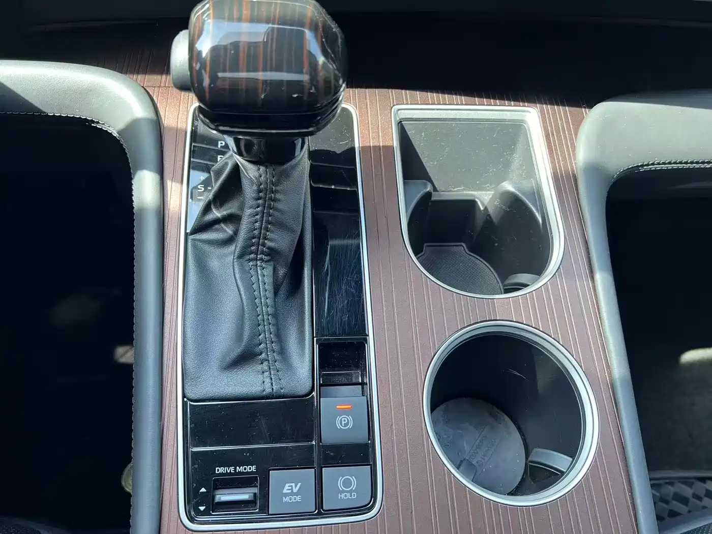 Toyota Sienna 2024 2.5L Hybrid Premium Edition фото 19