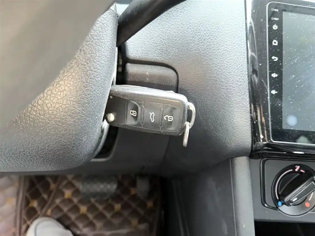 Volkswagen Polo 2016 1.4L Automatic Trend фото 9