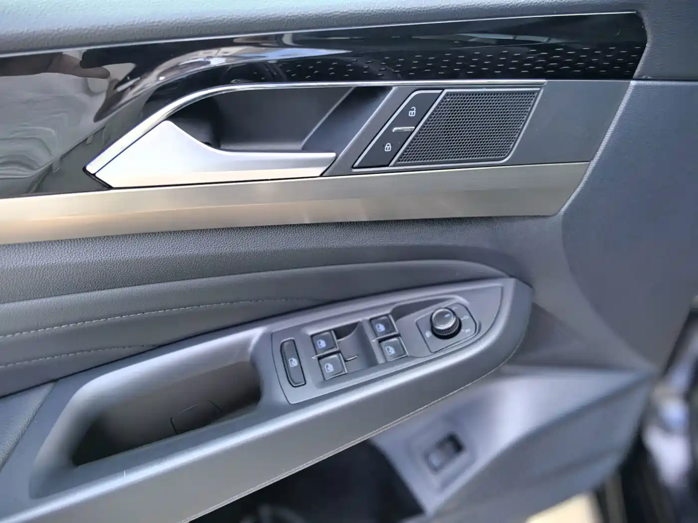Фото 16 - Volkswagen Passat