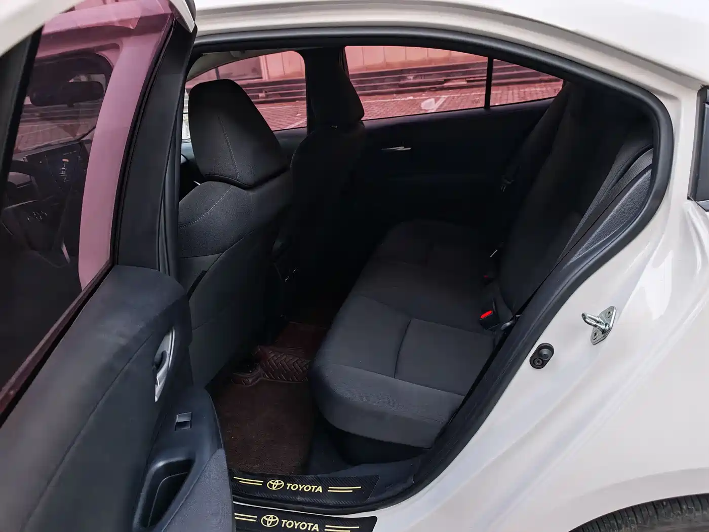 Toyota Corolla 2021 Hybrid 1.8L E-CVT Pioneer Edition фото 8